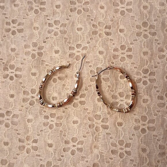 NEW Two Tone Gold Plated Oval Hoop Crystal Earrings 30mm - Picture 5 of 6